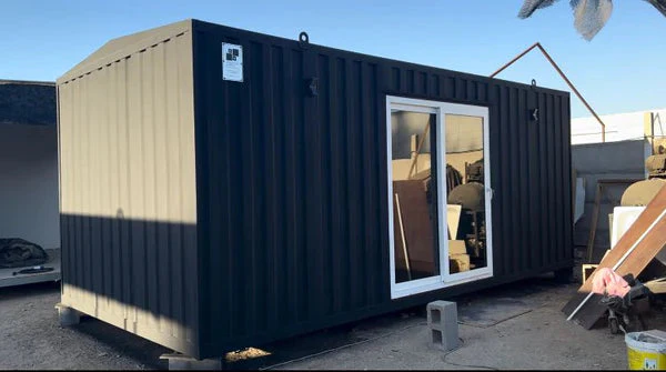 Cabaña Prefabricada Vintage de 18m² con Dormitorio y Baño – Lista para Habitar